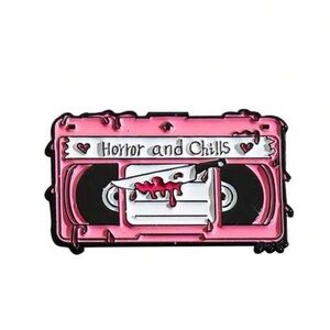 NWT Hot Pink Enamel Lapel Pin Brooch ‘Horror and Chills’ with Gory Knife 🔪 🔪 🔪